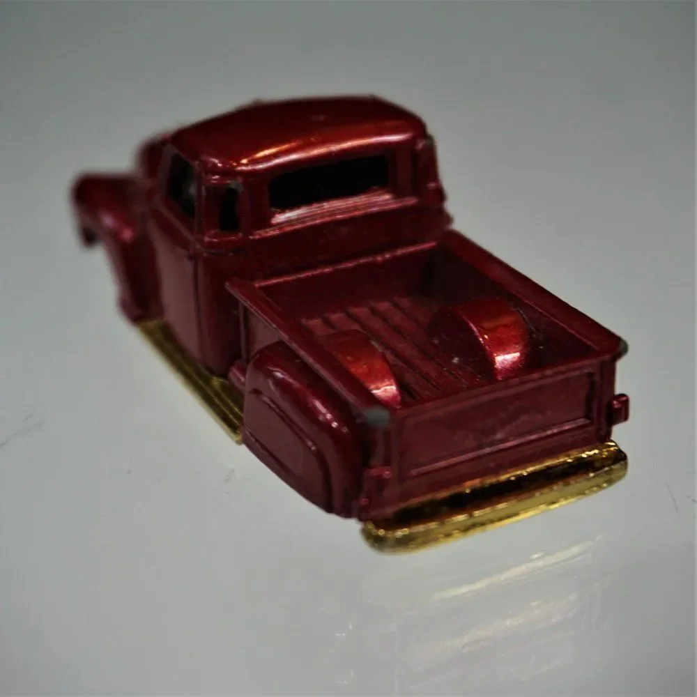 Vintage 2000 Hotwheels La Troca GM TM Red Gold Diecast Toy Car